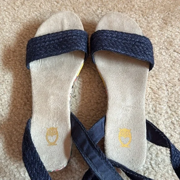 AZTEC - Strap Sandals - Size 7 - Picture 8 of 10